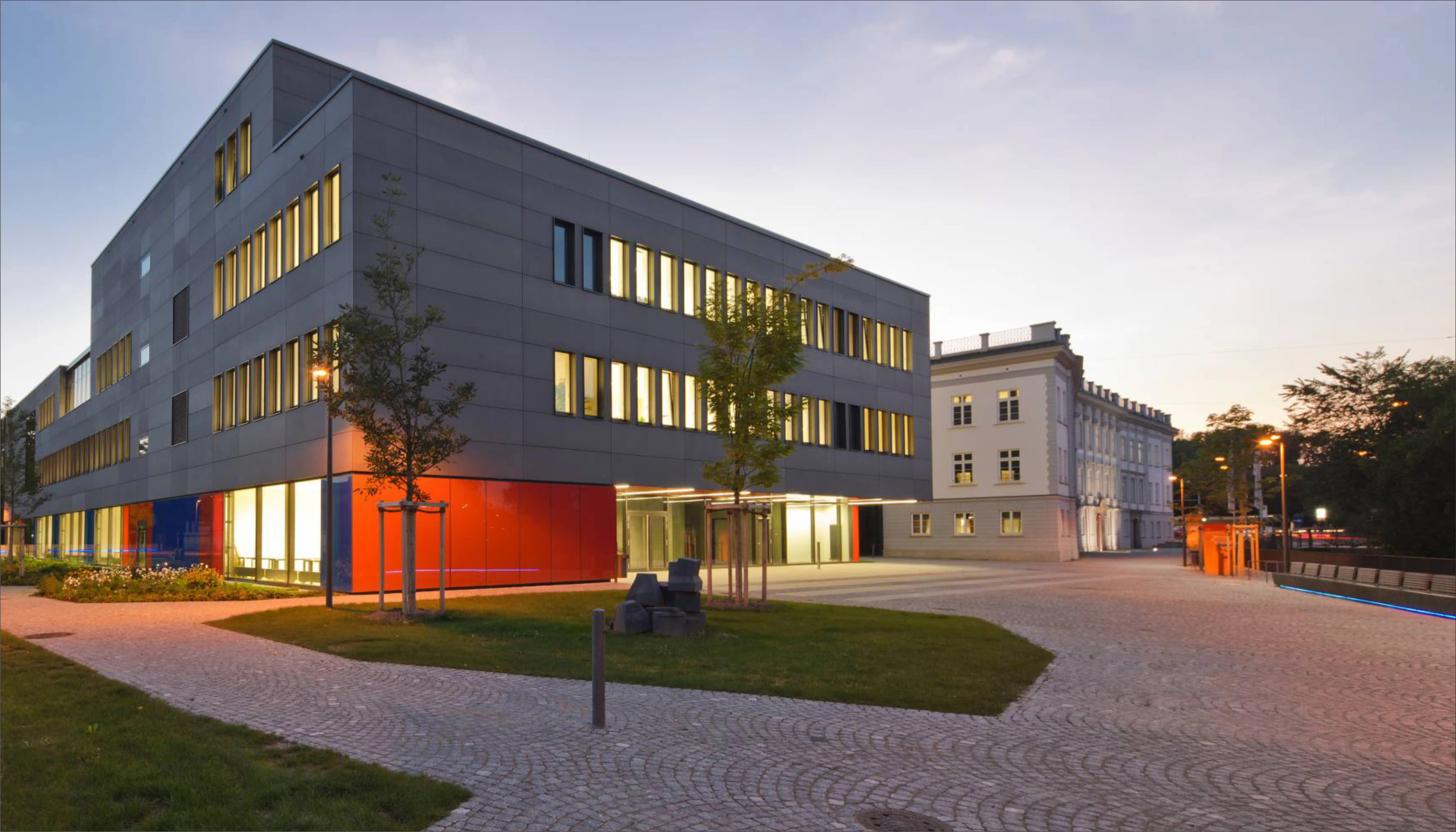 Colleg Slider 1